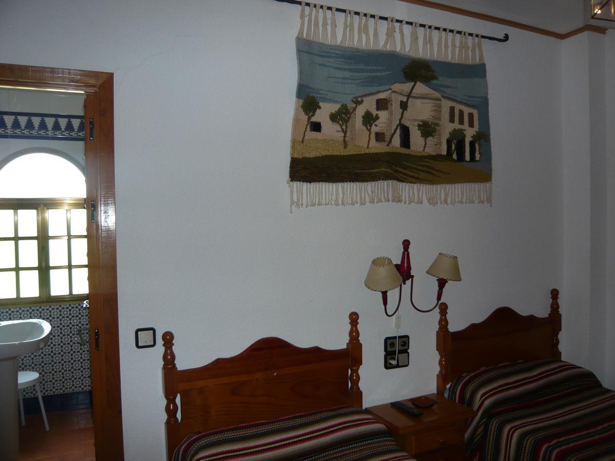 文塔拉斯德利希亚斯酒店 Villanueva del Rosario 外观 照片